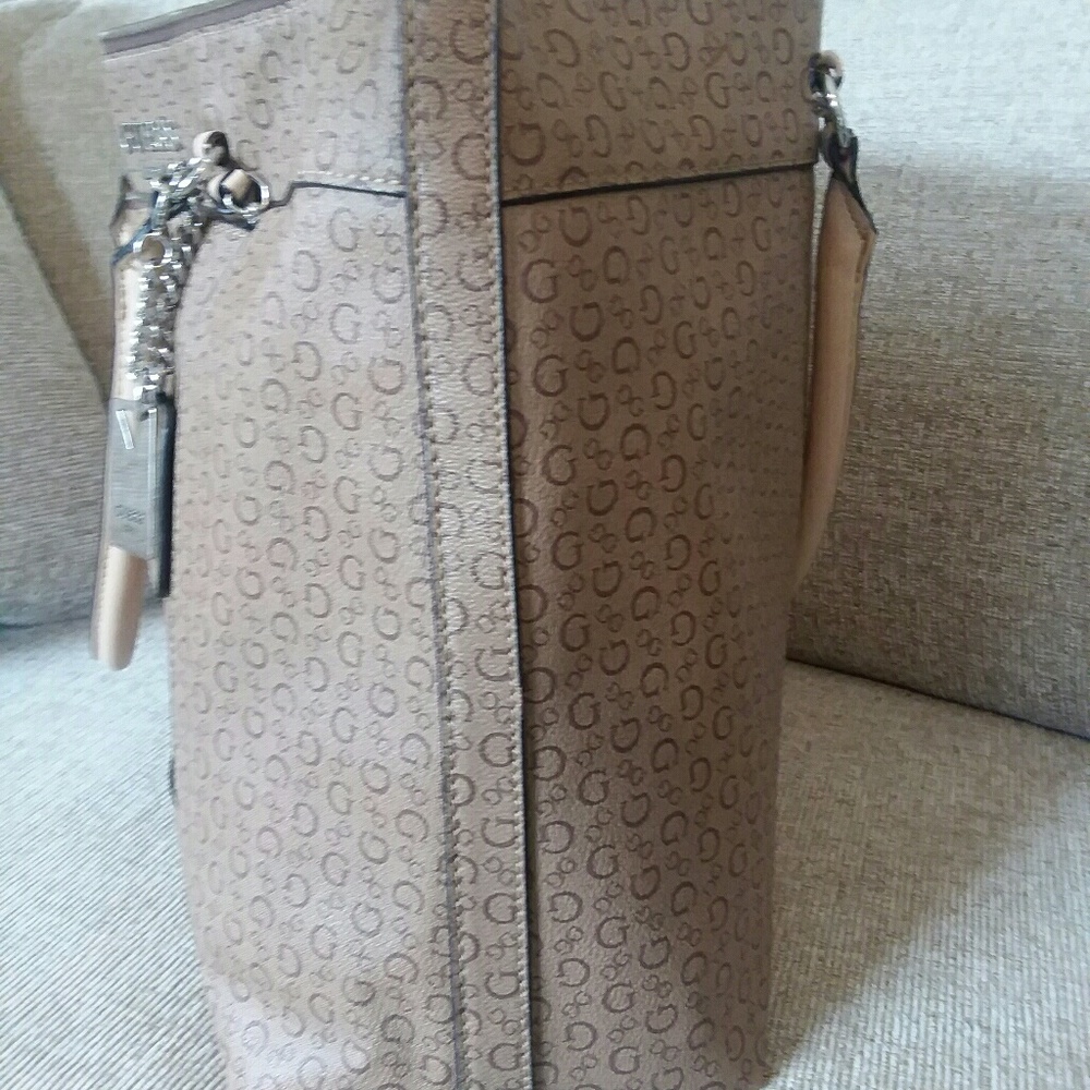 COPY - 🍁Guess extra large Handbag purse - Picture 7 of 8